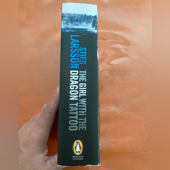 Girl With The Dragon Tattoo book - Picture 2 of 7